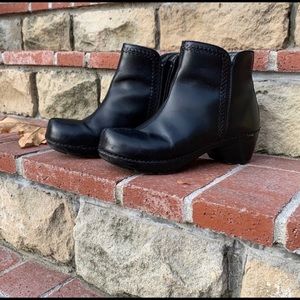 Dansko black leather ankle boot size 9